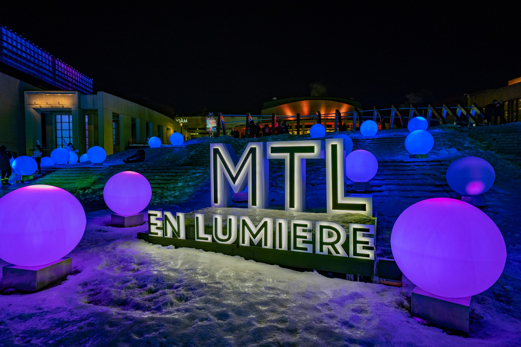le festival Montréal en lumière a lieu proche de l'hôtel le Saint-Sulpice Montréal