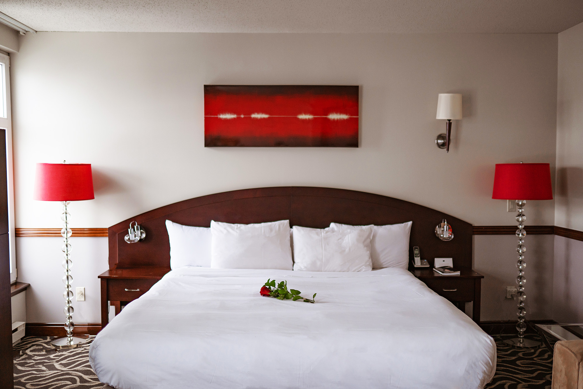 Book a romantic stay at Le saint-sulpice hotel in the old Montreal and enjoy a valentine's Day  kit